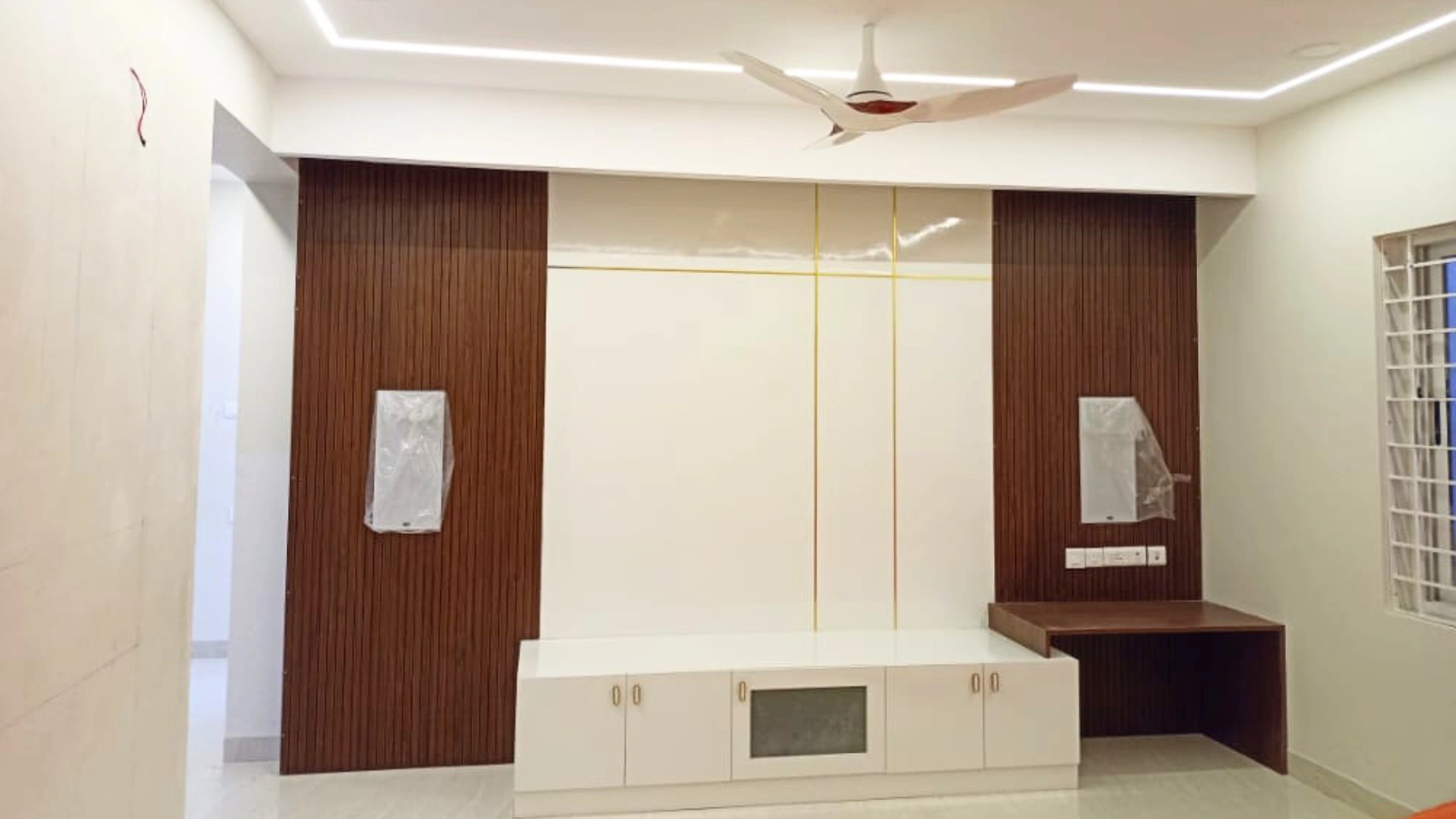 home-master-bedroom-interior-in-chennai-done-by-eps-interior-industries