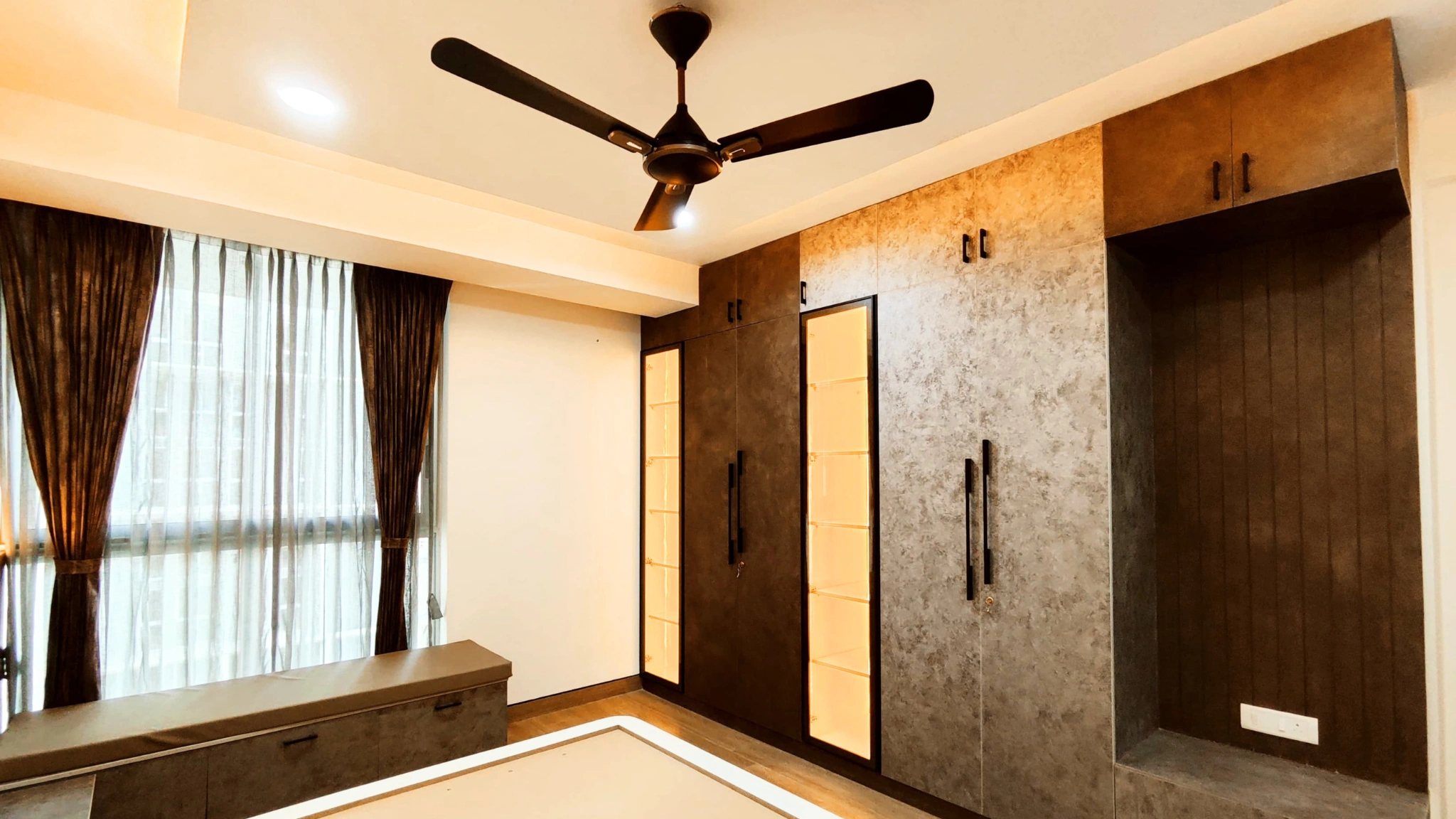 luxury-apartment-bedroom-interior-in-chennai-done-by-eps-interior-industries